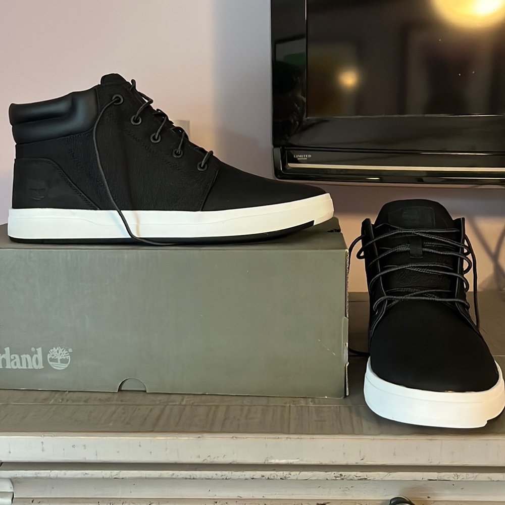 Mens Timberland chukka boots, never worn outside, size 10. Black.